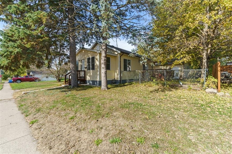 2614 Maple St, Des Moines, IA 50317 - photo 1