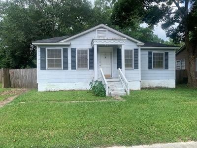 210 Pinehill Dr, Mobile, AL 36606 - photo 1