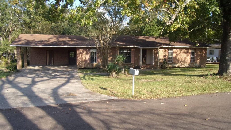 408 Laurel St, Tylertown, MS 39667 - photo 1