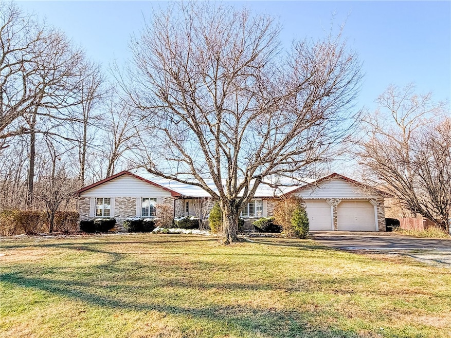 17383 N Hummingbird Ln, Marshall, IL 62441 - photo 1