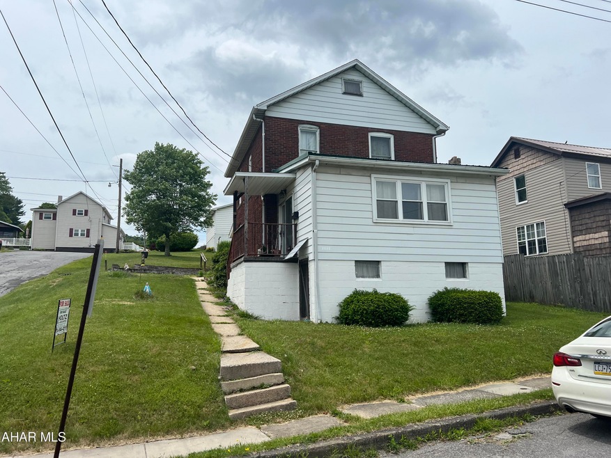 1296 Lloyd St, Nanty Glo, PA 15943