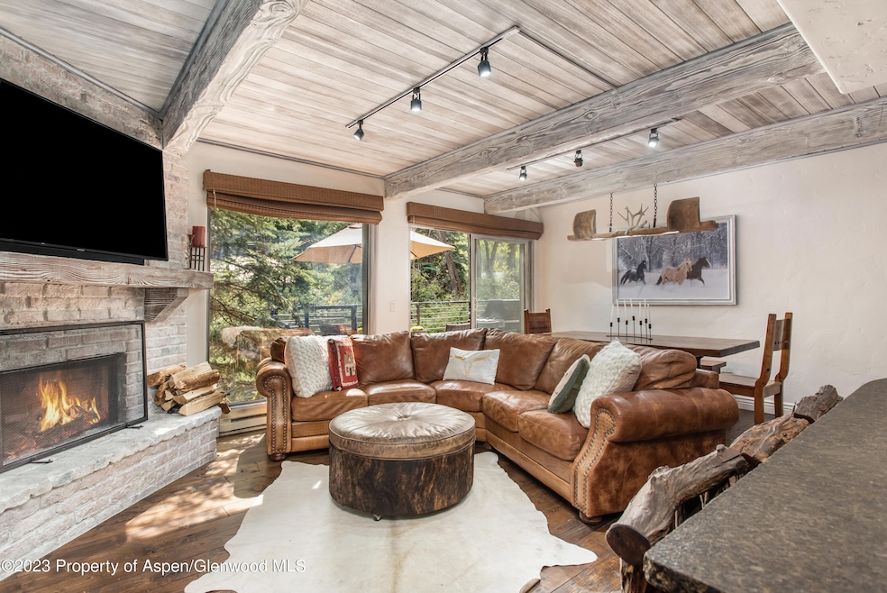 ChateauRoaringForkUnit9_HiRes_200916008