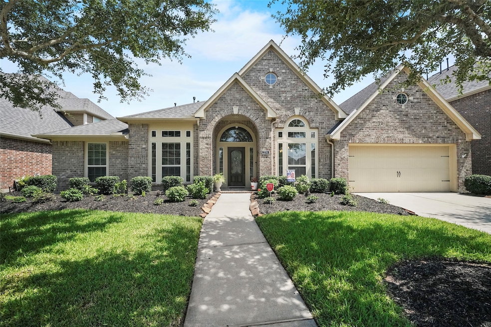 Beautiful 1 story Perry with 4/3.5/3 in the popular Firethorne subdivision in Katy ISD.