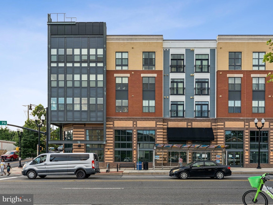 Trafalgar Flats unit 221, Arlington, VA 22204 - photo 1