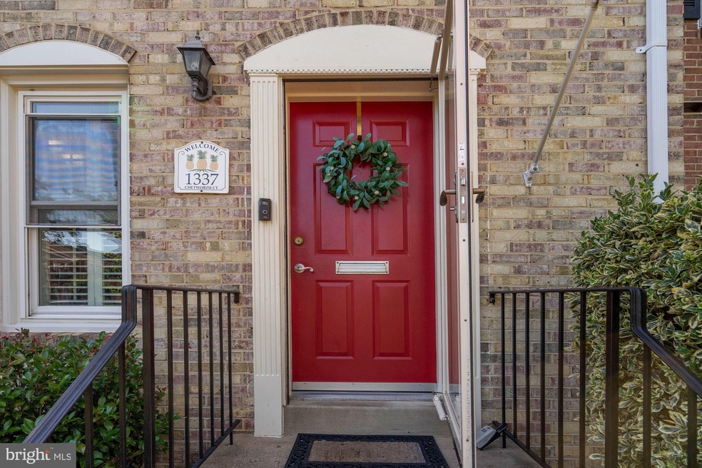 1337 Chetworth Ct, Alexandria, VA 22314 - photo 1