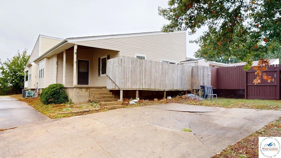 1213 Elm Hills Blvd, Sedalia, MO 65301 - photo 1