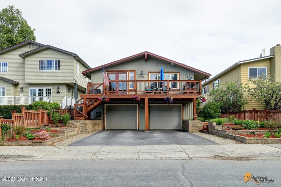 1223 W 12th Ave