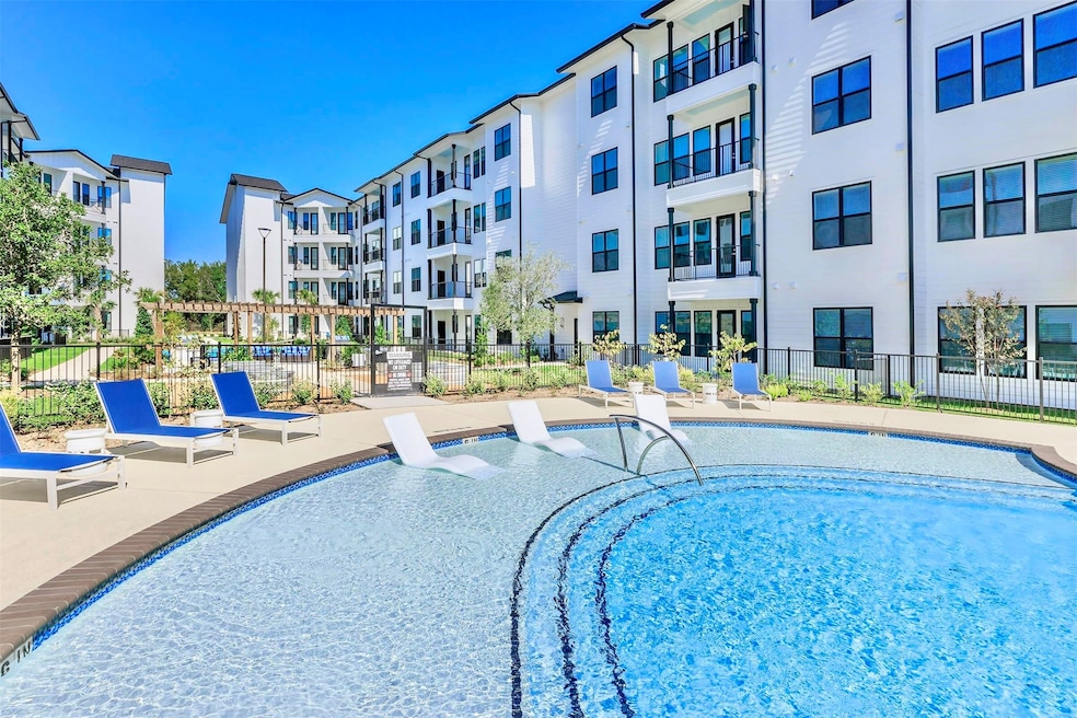 2 MONTHS FREE LIMITED TIME! 1 Bed 1 Bath on TOP fl