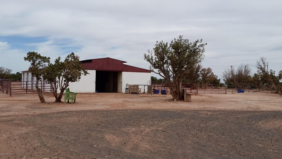 12 Stall Barn
