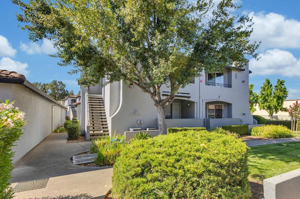 5201 Laguna Oaks Dr unit 12, Elk Grove, CA 95758 - photo 1
