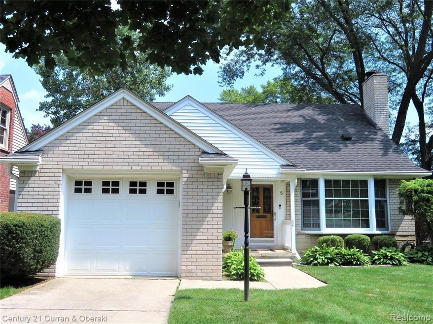 Welcome to 5 Danvers Lane      Dearborn, MI 48120