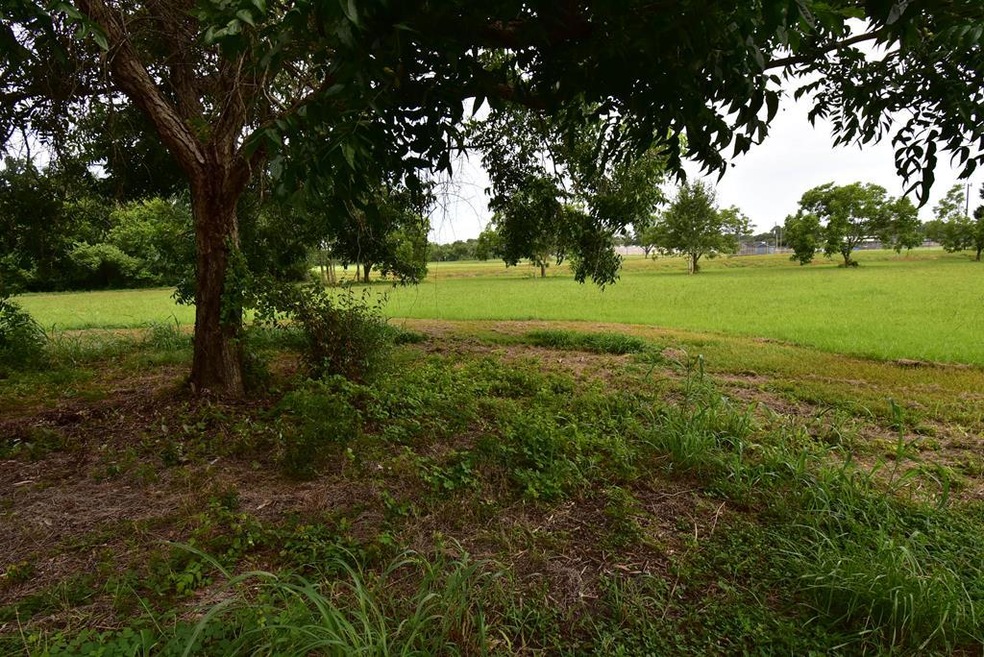 2100 Ducros St, Bay City, TX 77414 - photo 1