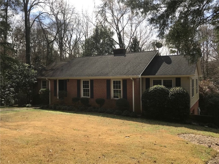 102 Cherokee Rd
