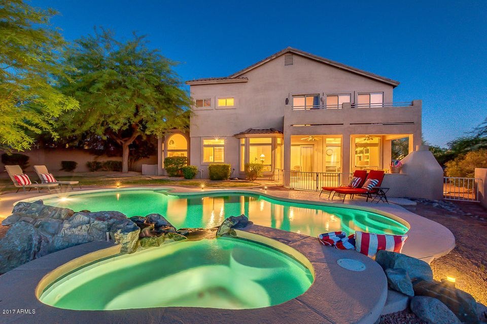 STUNNING BACK YARD