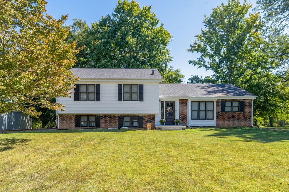 715 S Cannon Blvd, Shelbyville, TN 37160 - photo 1