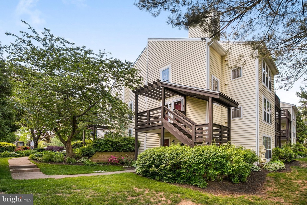 9937 Oakton Terrace Rd, Oakton, VA 22124 - photo 1