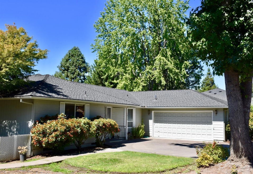 1211 Paulita Dr, Medford, OR 97504 - photo 1