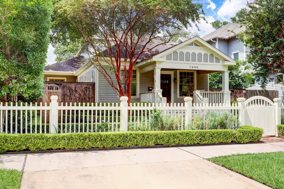 1609 Arlington St, Houston, TX 77008 - photo 1