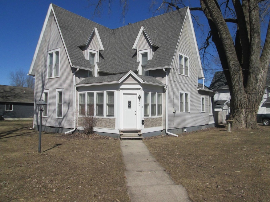 504 Linn St-Front