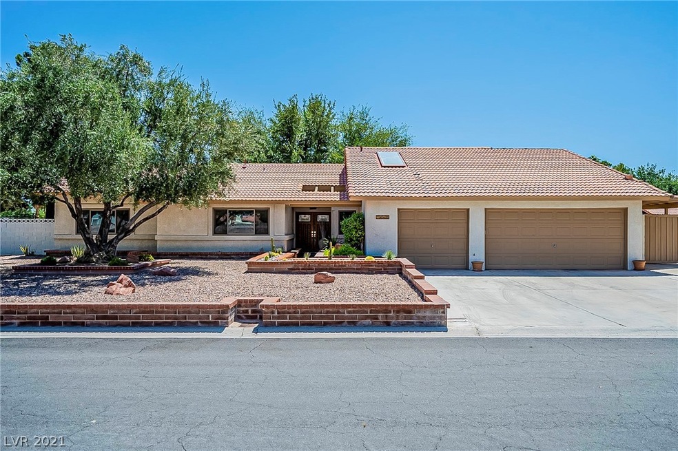 Great 3 bedroom home with its 3 car garage in the