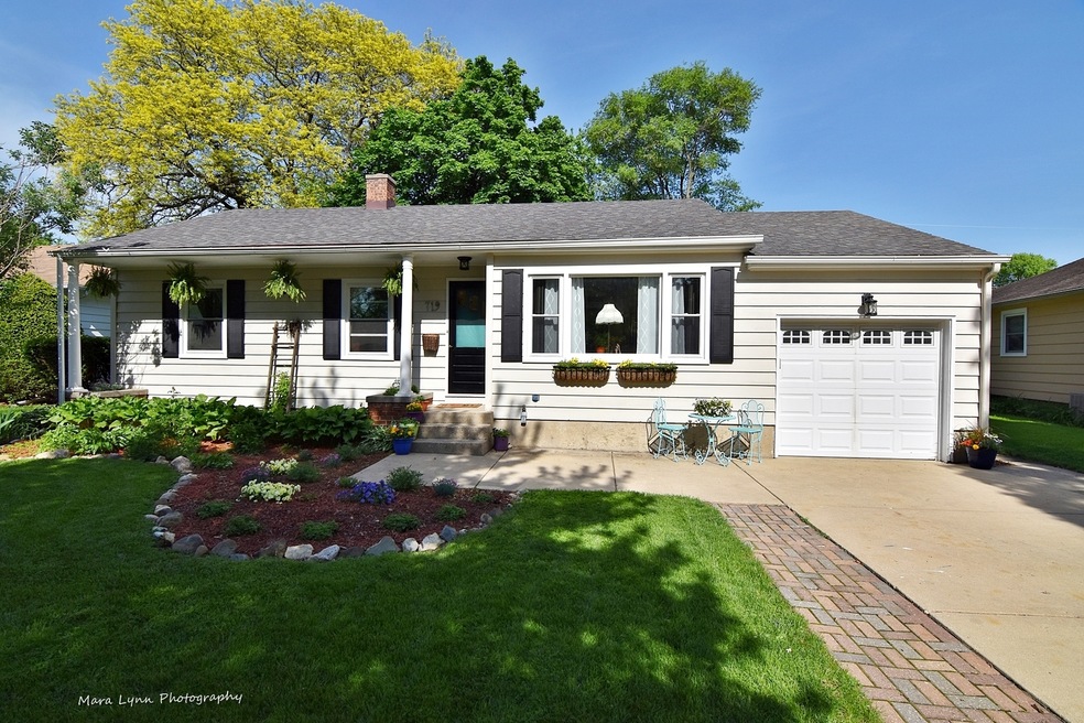 What an excellent ranch home.  Note the wide drive