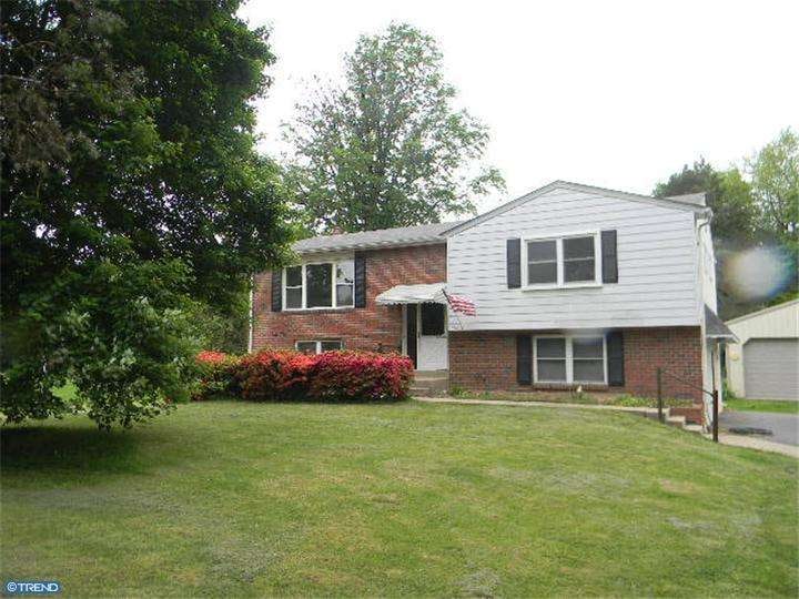 698 Mearns Rd, Warminster, PA 18974 - photo 1