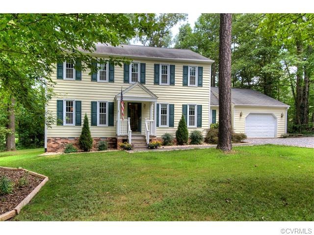 This charming Colonial in Midlothian is well maint