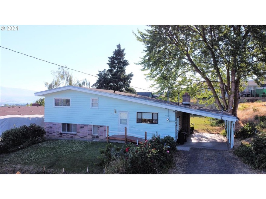 1712 Roberts St, the Dalles, OR 97058 - photo 1