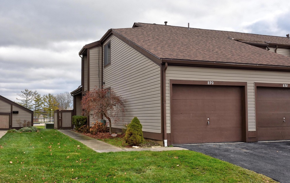 890 Westbury Ln S unit 2-A, Columbus, OH 43228 - photo 1