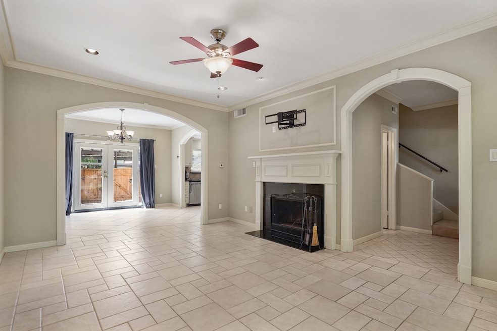 A view of the bright and
spacious living room.