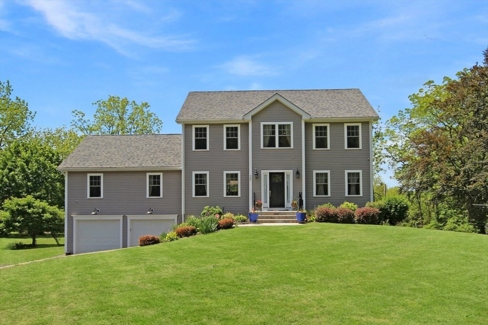 585 Chestnut St, Ashland, MA 01721 - photo 1