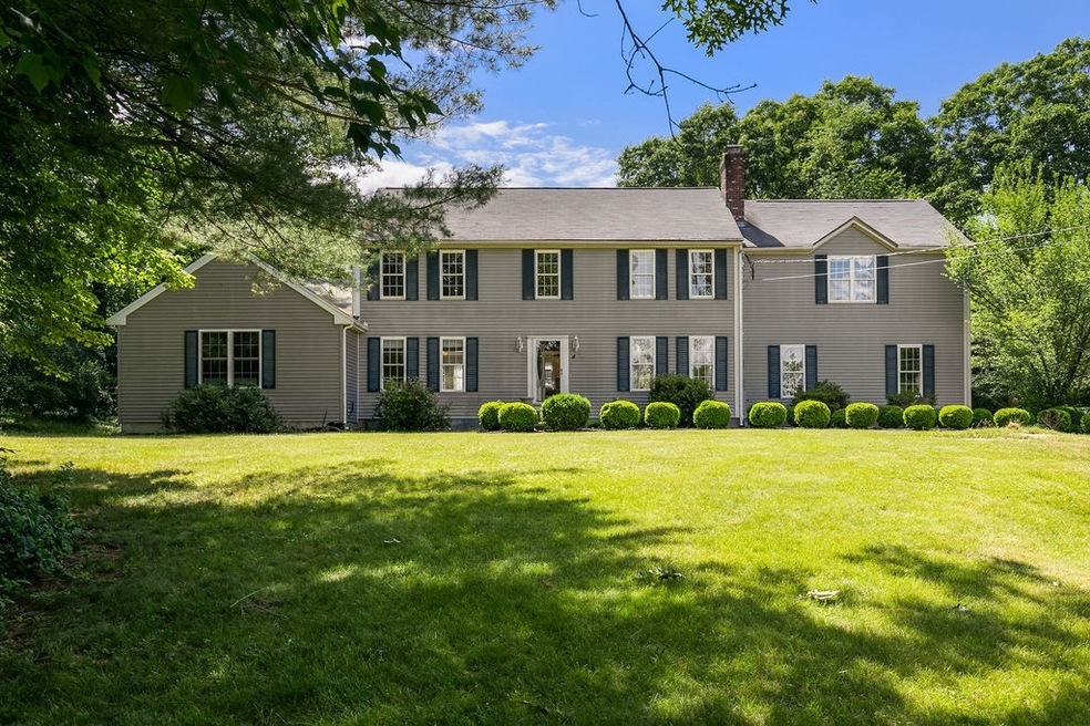 4 Fieldstone Way, Hopedale, MA 01747 - photo 1