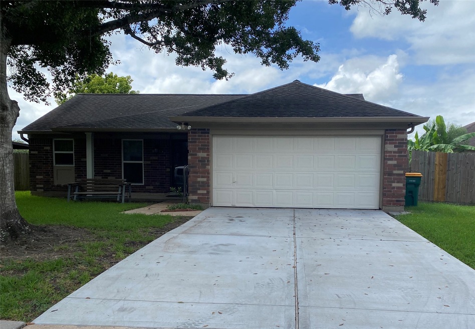 5206 Spring Branch Dr, Pearland, TX 77584 - photo 1