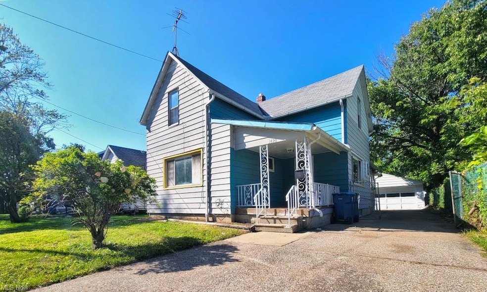 View of front facade with garage and a front yard