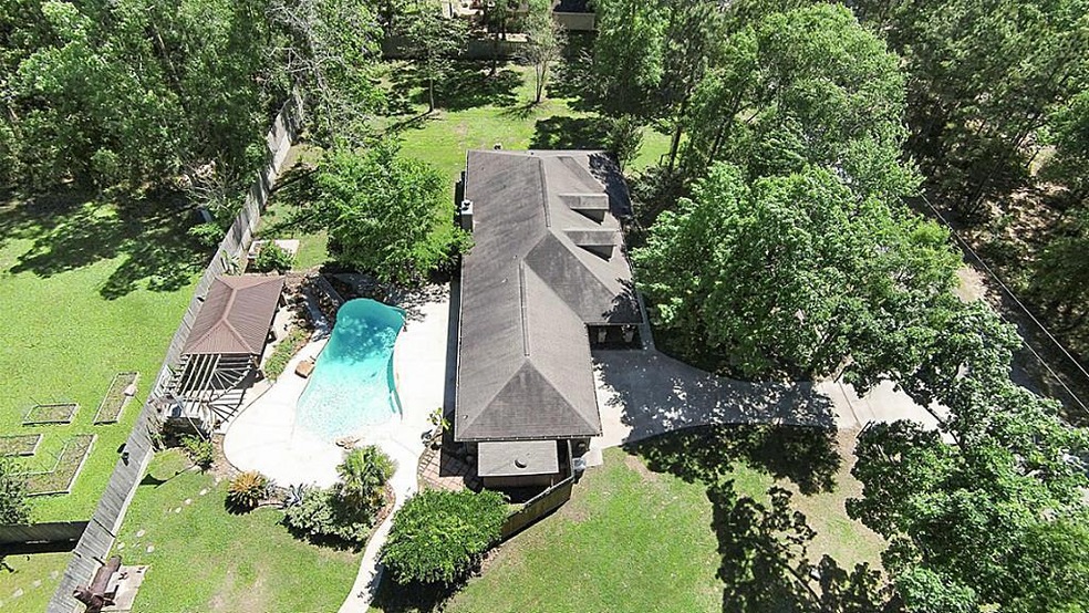 10985 Woods Ln, Cleveland, TX 77328 - photo 1