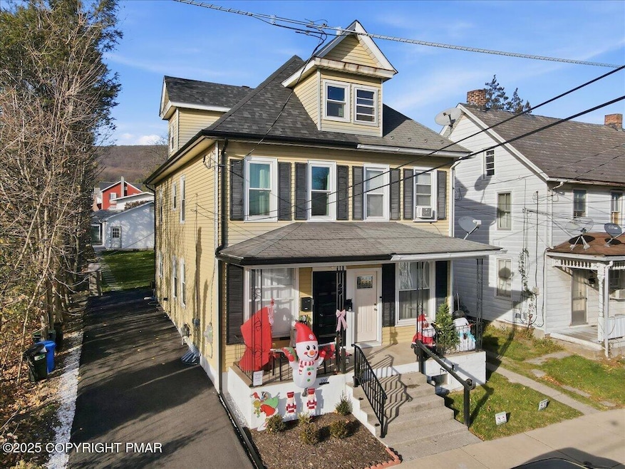 109 Pen Argyl St, Pen Argyl, PA 18072 - photo 1