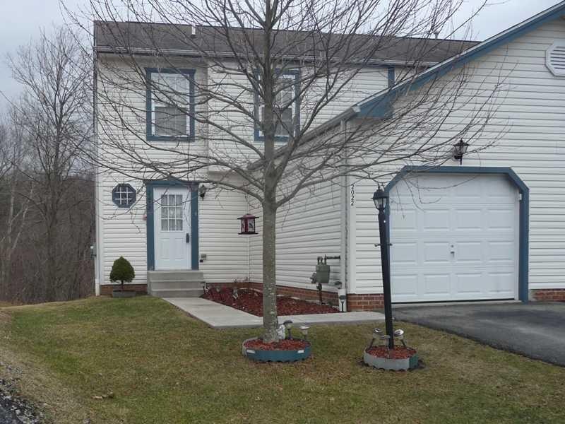 Exterior Front. End unit townhome 2022 Arbor Ridge