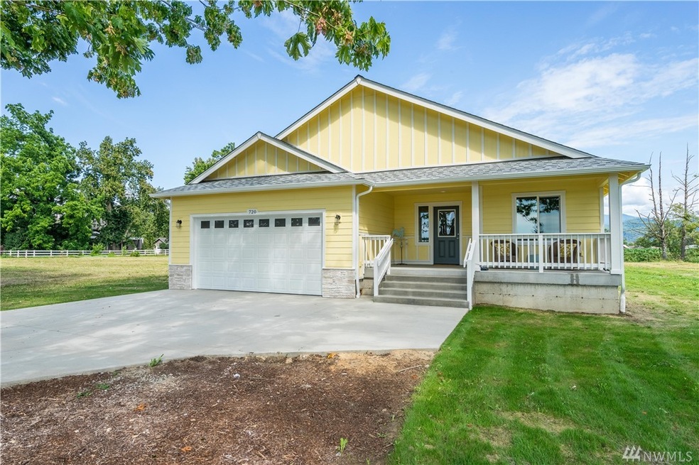 720 Dow St, Sumas, WA 98295 - photo 1