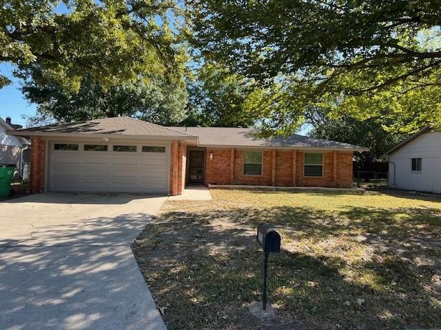 1018 Kent Dr, Gainesville, TX 76240 - photo 1