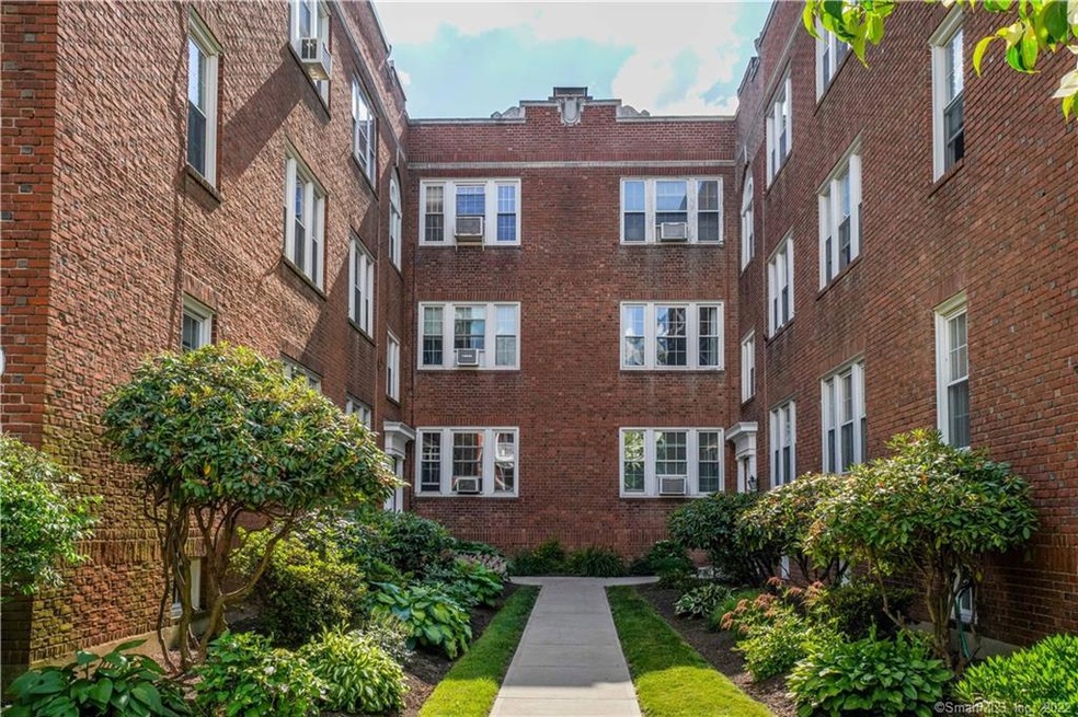 31 Robin Rd unit 202, West Hartford, CT 06119 - photo 1