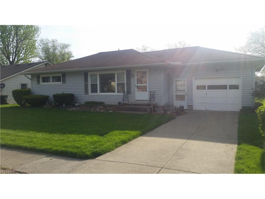 641 Pasadena Ave, Sheffield Lake, OH 44054 - photo 1
