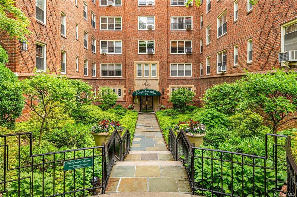 250 Bronxville Rd unit 5G, Bronxville, NY 10708 - photo 1
