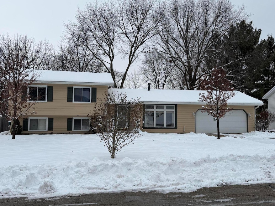 624 Lewis St, Burlington, WI 53105 - photo 1