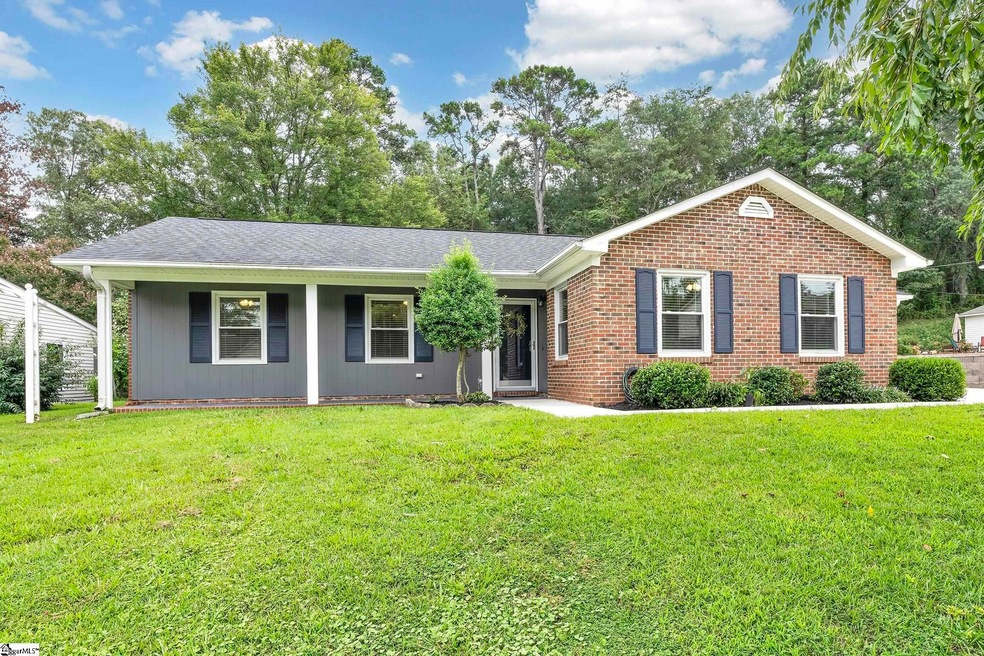 308 E Celestial Dr, Greer, SC 29651 - photo 1