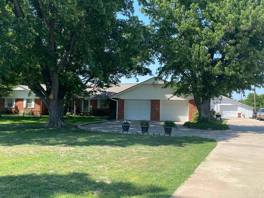 3001 W Bois d Arc Ave, Duncan, OK 73533 - photo 1