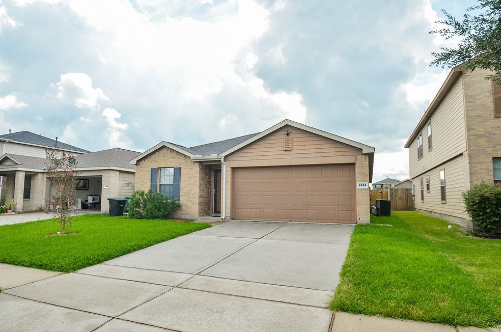 8934 Summerset Meadow Ct, Houston, TX 77075 - photo 1