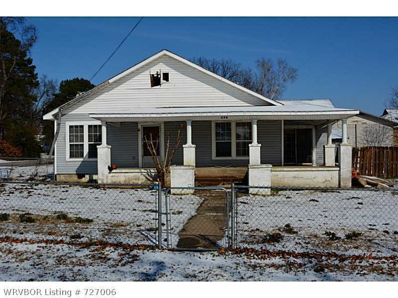230 W 4th St, Mulberry, AR 72947 - photo 1