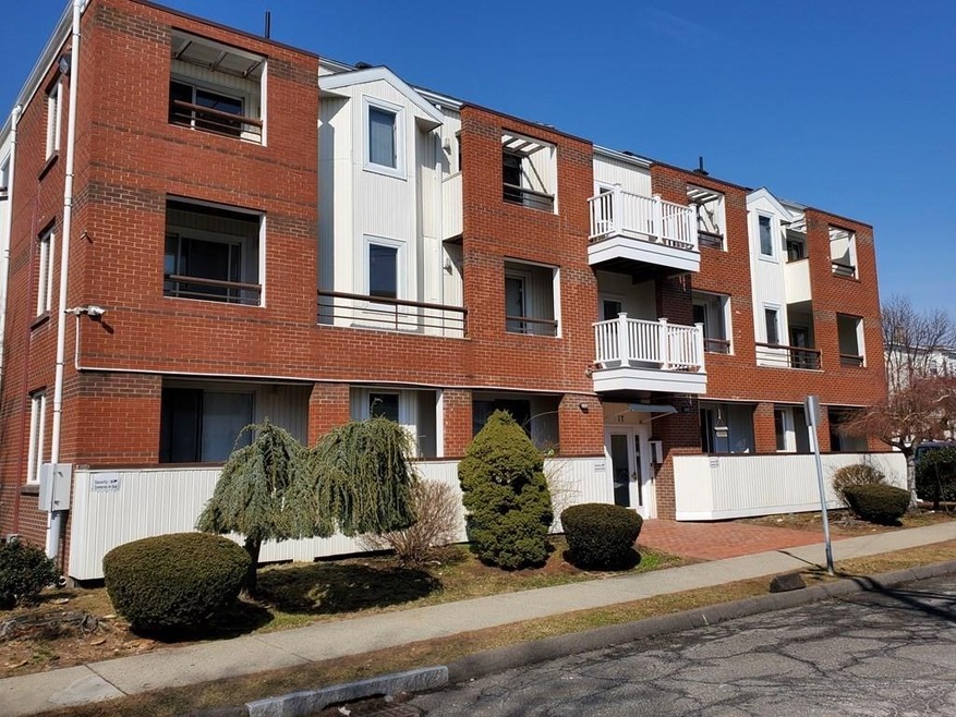 17 Margin St unit 15, Lynn, MA 01905 - photo 1