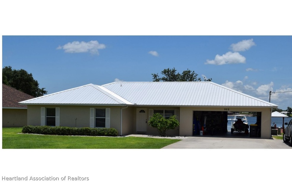 925 Lake Dr E, Lake Placid, FL 33852 - photo 1