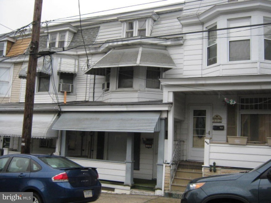 310 N Elizabeth St, Tamaqua, PA 18252 - photo 1